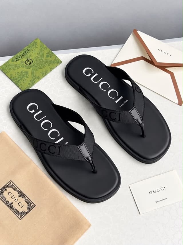 Gucci slippers(palm)
